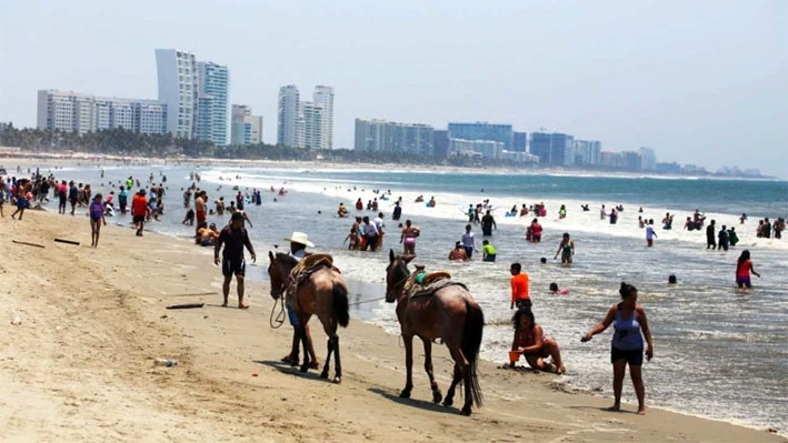 Protagonizan riña turistas y comerciantes en Acapulco
