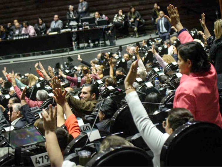 Reducen a 18 años edad mínima para ser diputado federal