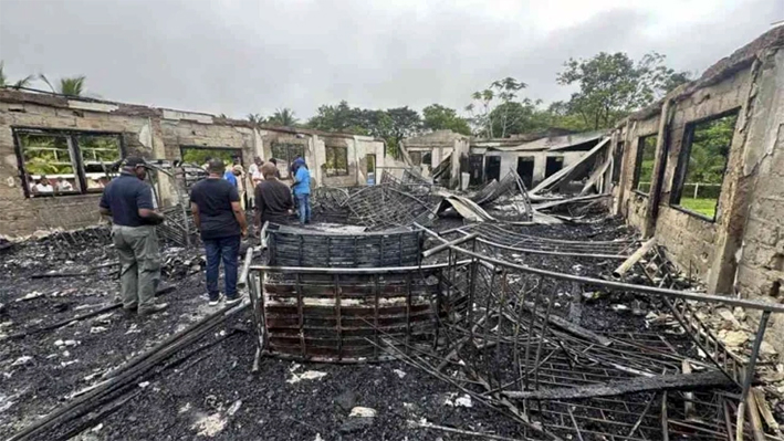Acusan como adulta a niña por muerte de 19 compañeras