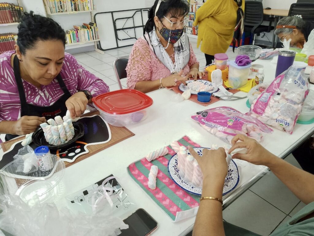 “Arte Bombón”, taller del DIF para mujeres emprendedoras