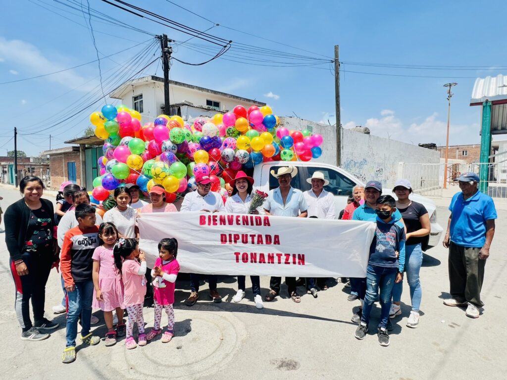Caravana para dar juguetes encabezó Tonantzin Fernández