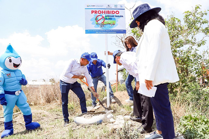Iniciaron limpieza de la zanja álamos en Santa María Tonantzintla