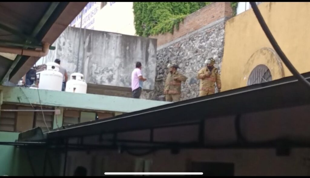 Evacuan mercado por fuga de gas  * Comerciantes y clientes corrieron a la calle