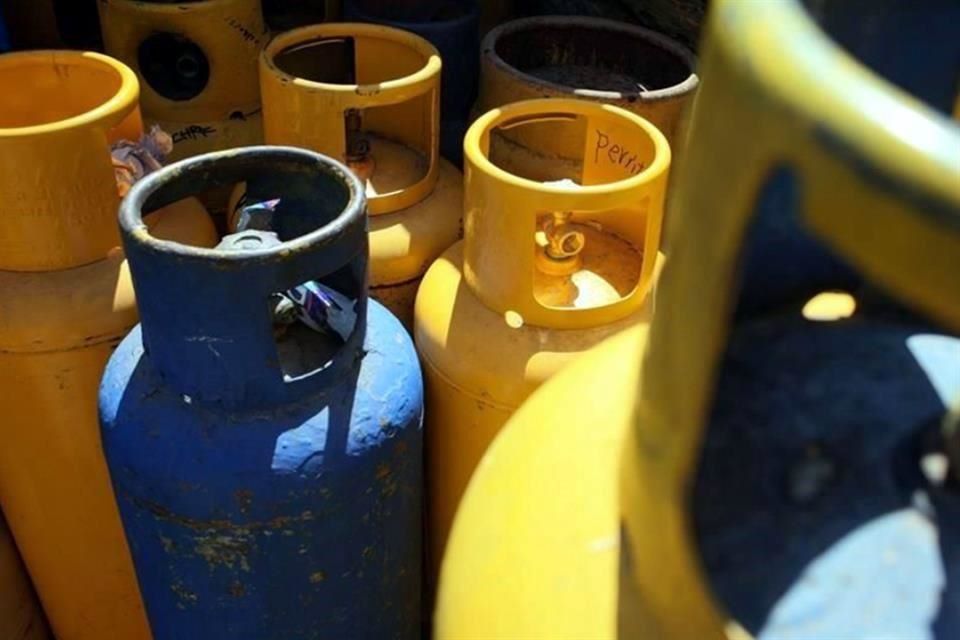 Desatados ladrones de cilindros de gas LP  * Amparados por las sombras de la noche, e llevaron decenas de tanques