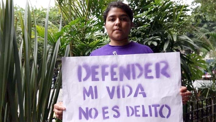 AMLO analiza indultar a Roxana Ruiz, mujer condenada por matar a su violador