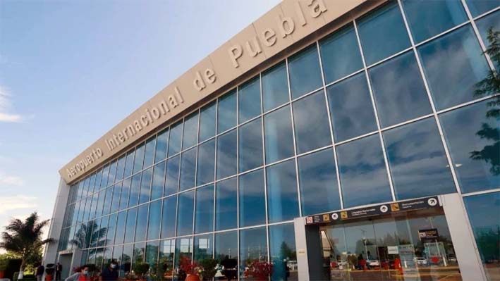 Cierran Aeropuerto de Puebla por Caída de Ceniza Volcánica