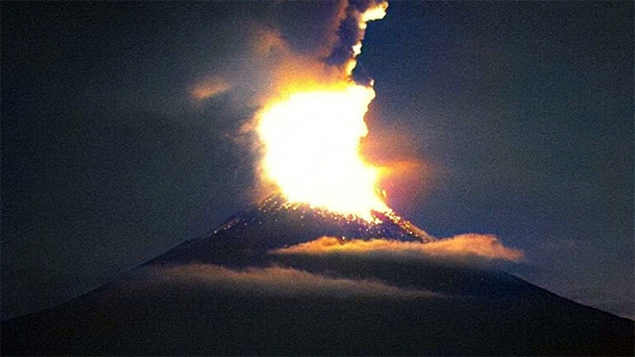 Volcán Popocatépetl reanuda actividad con bombas de lava