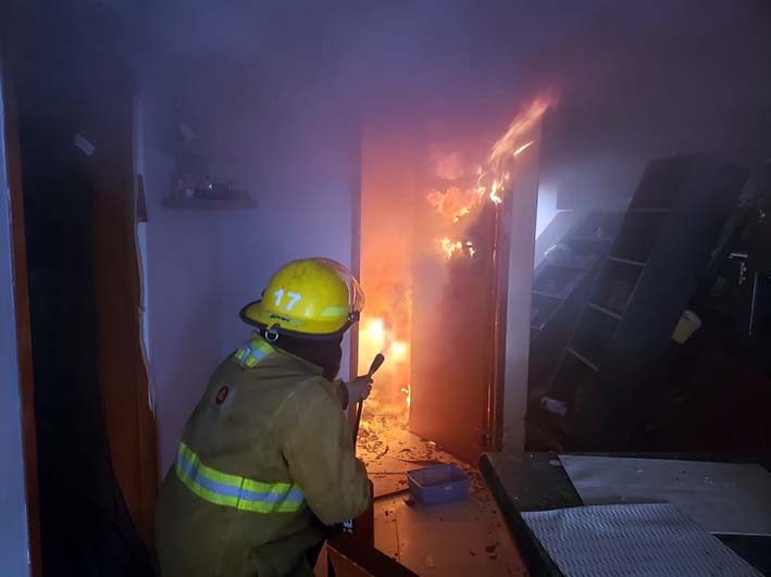 Acumulación de gas provoca incendio en domicilio