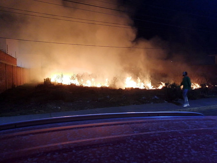Aparatos incendio en Av. Hidalgo