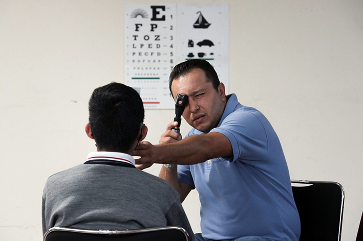 Con Jornada de Salud Visual, SEDIF beneficia a hijas e hijos de trabajadores