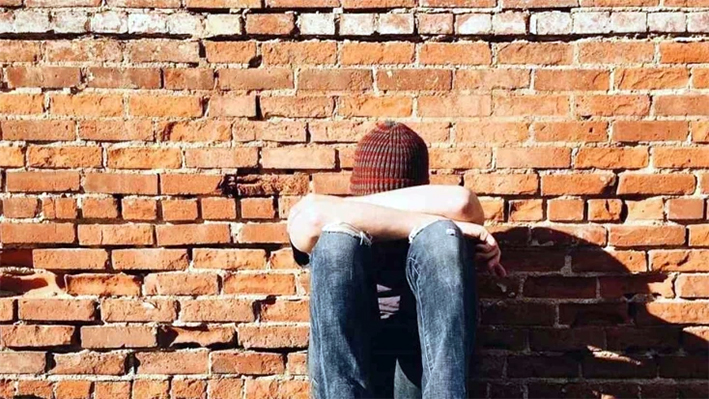 Condenan a 4 por bullying a menor gay que se suicidó en Francia