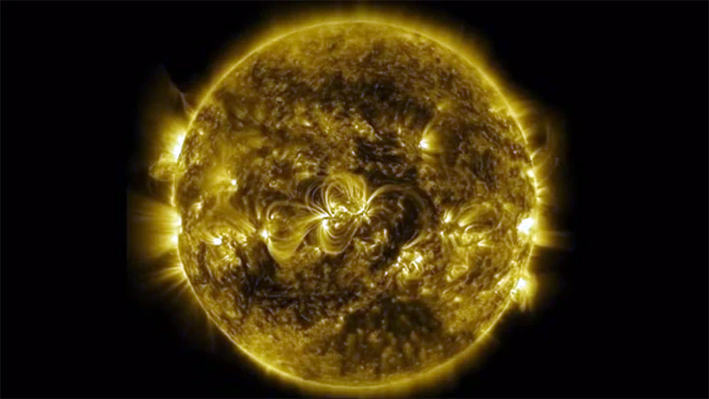 NASA muestra imágenes increíbles de fuerte llamarada solar