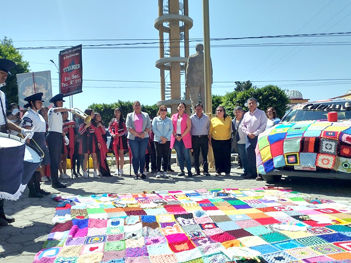 Desfile con carros grafiteados con bordados