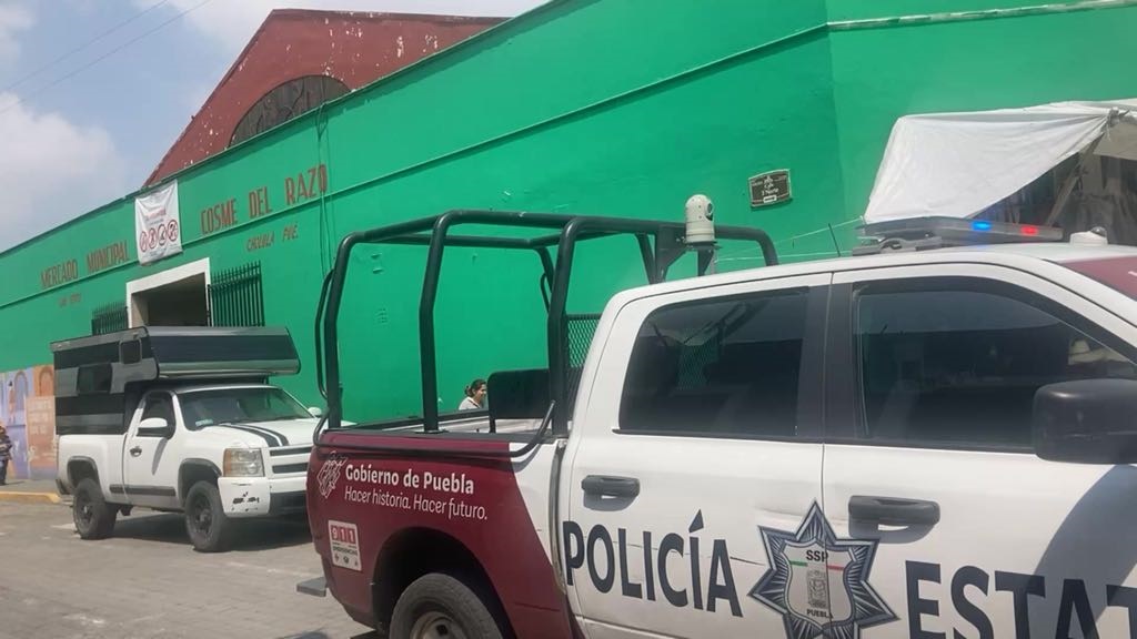 Limpian de ambulantes calles del mercado