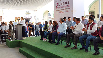 “Lunes y Viernes de las Mujeres” benefician a más de 40 mil: Julio Huerta