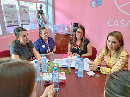 Visita de Melva Navarro a Casa Rosa del DIF