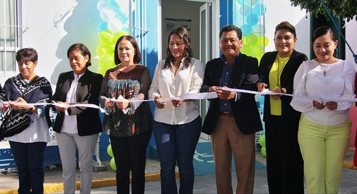 Lupita Cuautle inaugura la rehabilitación de la Casa de Salud de Santa María Tonantzintla