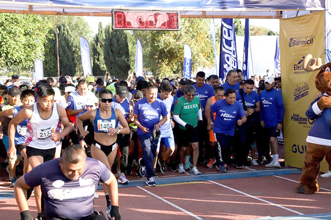 Más de 4 mil corredores y corredoras participaron en el medio maratón del día del papá 2023