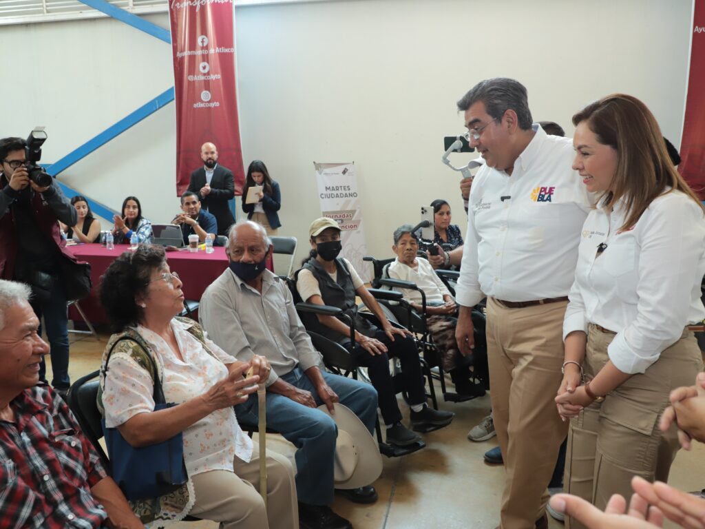 SEDIF contribuye al bienestar de atlixquenses  * La presidenta honoraria del Patronato Gaby Bonilla entregó aparatos auditivos, ortopédicos y de movilidad