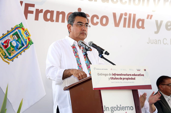Mejora gobierno de Sergio Salomón infraestructura educativa en municipio de Juan C. Bonilla