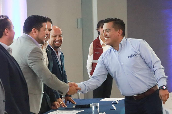 Entrega gobierno estatal “Reconocimiento Trabajo Digno 2023” a 26 empresas