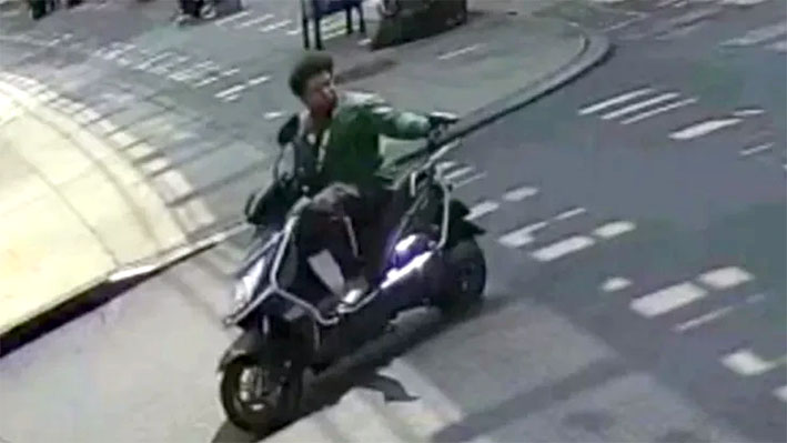 Hombre en motocicleta dispara contra personas en Nueva York
