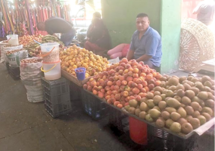 Empieza a llegar la fruta para los chiles en nogada