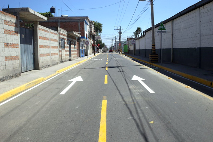 Paola Angon entrega rehabilitación de la calle 3 Sur a familias de Xixitla