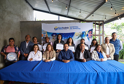 Entrega Mundo Tlatehui reconocimientos a docentes del IEEA