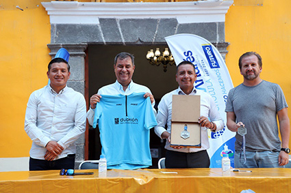 Presentaron playera y medalla del Duatlón 2023