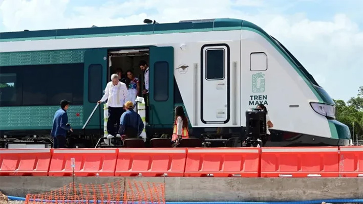 Histórico llegada de primer vagón del Tren Maya a Cancún: AMLO