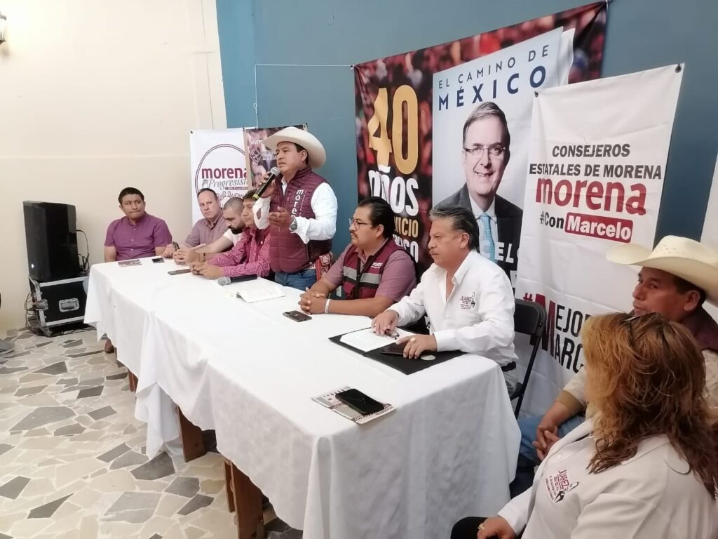 Aprietan el paso grupos de apoyo a Marcelo Ebrard