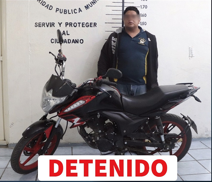 Policía municipal detiene a presunto ladrón y recupera motocicleta robada