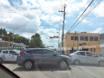 Colocaron semáforos en 12 Oriente y 12 Norte