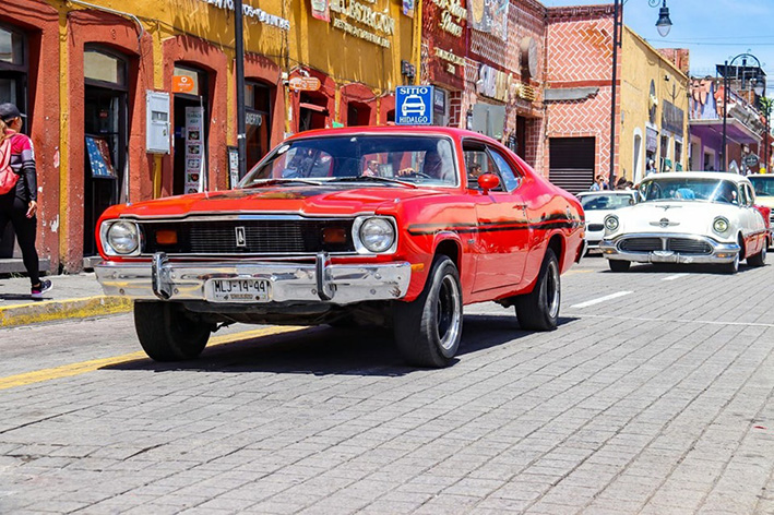 “Día Internacional de la Juventud”, con exhibición de autos antiguos