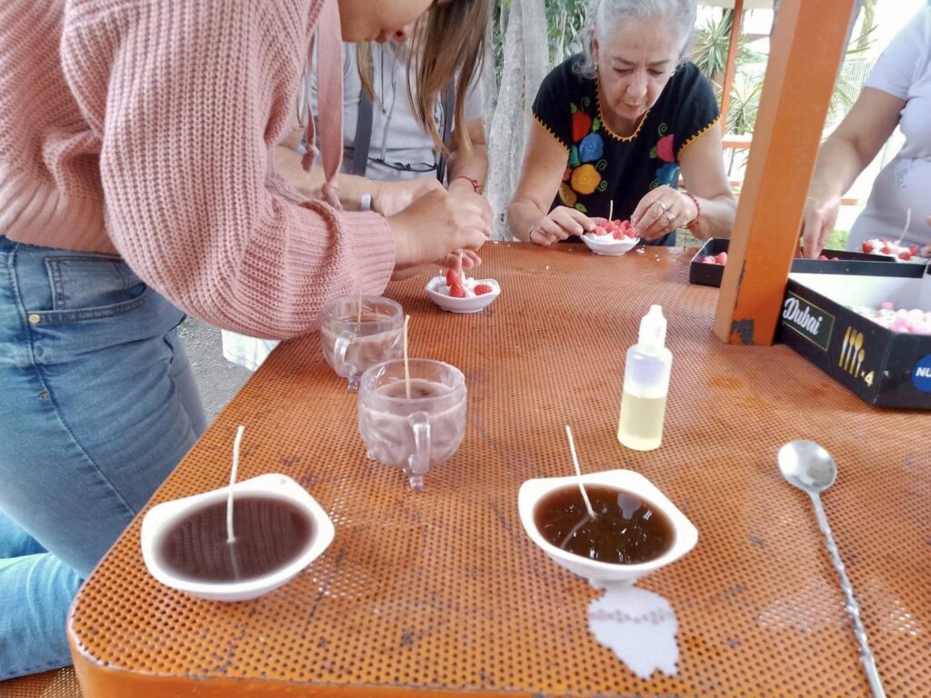 En el DIF enseñan “Elaboración de Velas”
