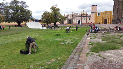 Limpiaron el atrio los barrios de Cholula