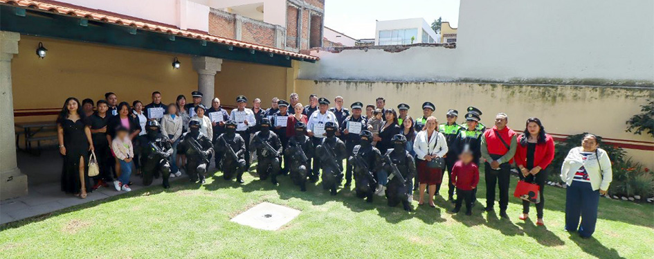 Policías destacados, reciben estímulos de manos de Paola Angon