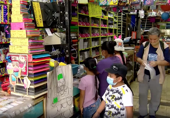 Últimas compras escolares provocan caos