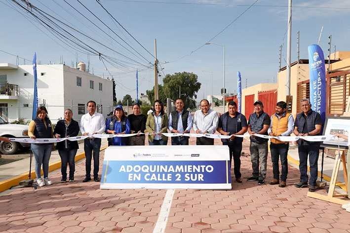 Inaugura Mundo Tlatehui adoquinamiento en calles de cabecera y San Antonio Cacalotepec