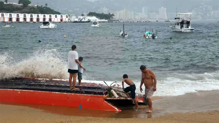 Turista no hace caso y muere ahogado en playa de Oaxaca