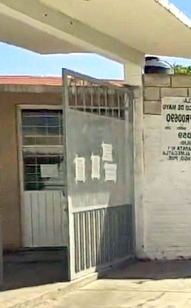 Ladrones “visitaron” la primaria Cinco de Mayo  * Destrozaron protecciones de aulas y oficinas * Padres de familia acaban de colocar equipo de cómputo  Por Humberto MÉNDEZ RAMOS