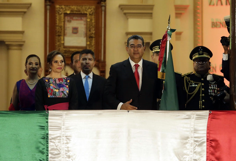 Celebra Puebla orgullo mexicano; Sergio Salomón encabeza “Grito de Independencia”