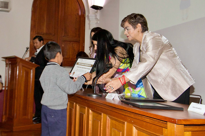 Premia gobierno estatal a participantes de concurso de video contra trabajo infantil