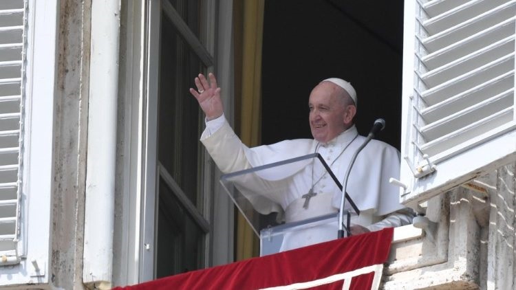 El Papa en el ángelus: Superar la justicia humana y apostar por el amor gratuito