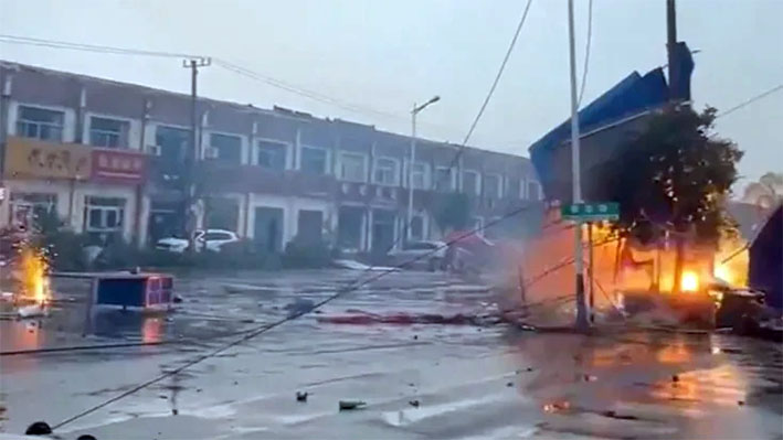 Tornado arrasa con casas en Jiangsu, China; reportan varios muertos