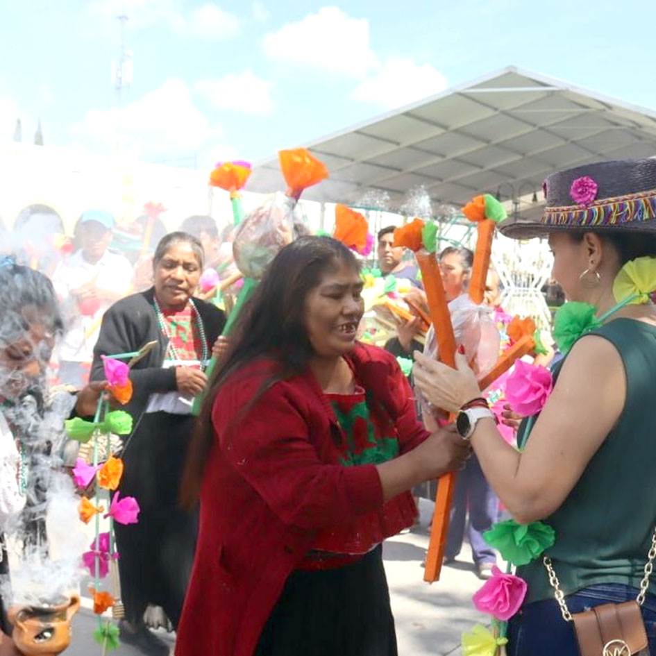 Agradecen “artesanos peregrinos” con danzas