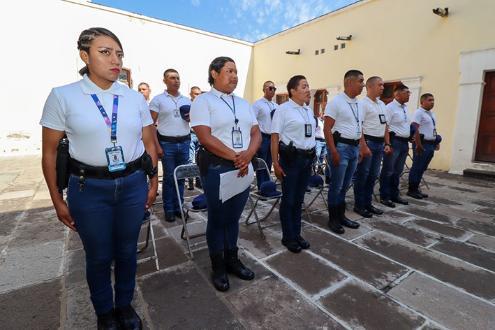 Capacitan a policías en lenguaje a señas mexicanas
