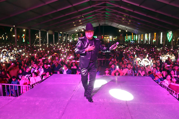 Grupo Palomo, enamora al público en la feria Cholula 2023