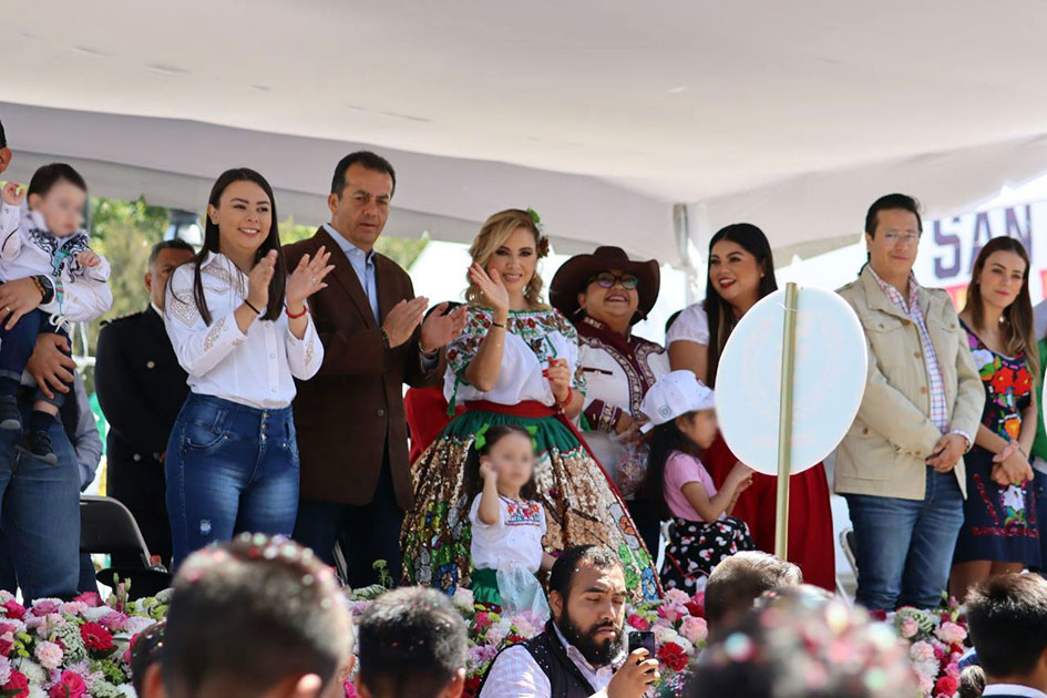 Presidió Paola Angon, desfile del CCXIII aniversario de la independencia
